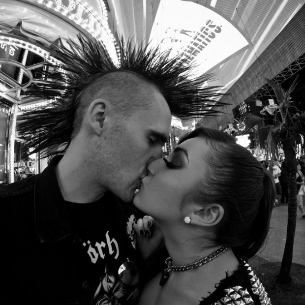 „Ми“ и „они“ – бољи од, умјесто бољи према „Ми“ и „они“ – бољи од, умјесто бољи према